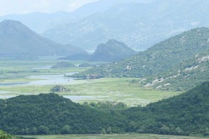 Bar, Montenegro: panorama del lago Scutari (Skadar)